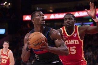 Clint Capela (15) et les Hawks ont subi la loi des Pistons mercredi KEYSTONE/AP/Kathryn Skeean